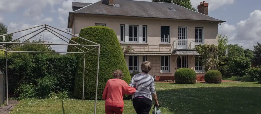 Maison et logement pour personnes âgées accompagnées par l'association Petits Frères des Pauvres